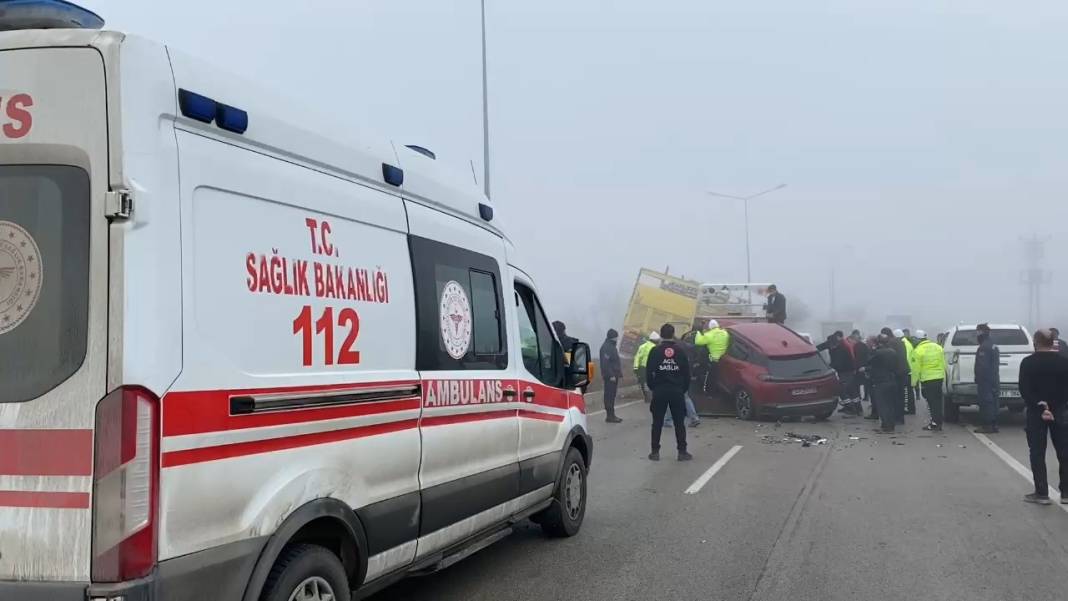 Biri Konya plakalı 7 araç kaza yaptı! Çok sayıda yaralı var 8